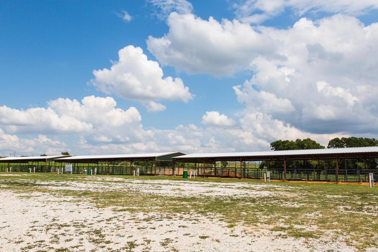Hotel Nrs Event Center & Guest Ranch Decatur Exterior foto